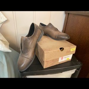 Born NEW Oxfor Shoes Size 9